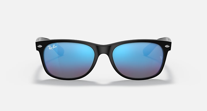 RAY-BAN : New Wayfarer Flash, Lunettes de soleil Carrée en Caoutchouc noir mat bleu flash , RB2132 622/17 55