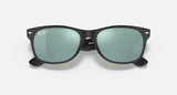 RAY-BAN : New Wayfarer Flash, Lunettes de soleil Carrée en Caoutchouc noir mat bleu flash , RB2132 622/30 55