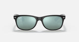 RAY-BAN : New Wayfarer Flash, Lunettes de soleil Carrée en Caoutchouc noir mat bleu flash , RB2132 622/30 55