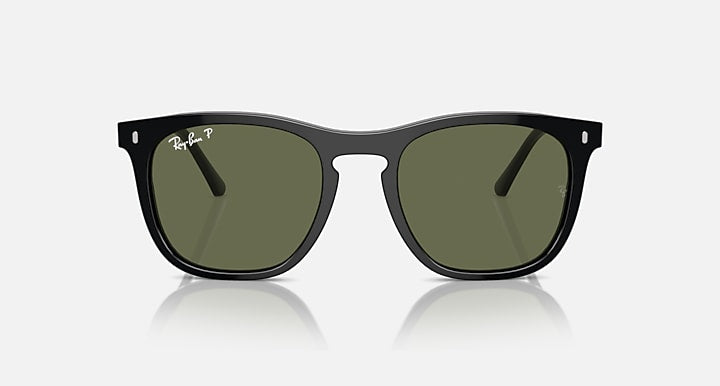 RAY-BAN : RB 2210 — Lunettes en propionate noir poli carré avec lentilles verte polarisées | RB2210 901/58 53-21