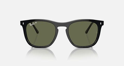 RAY-BAN : RB 2210 — Lunettes en propionate noir poli carré avec lentilles verte polarisées | RB2210 901/58 53-21