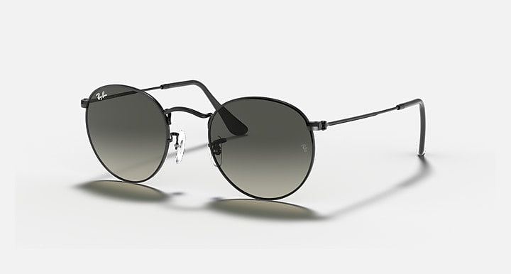 RAY-BAN : ROUND FLAT LENSES en Noir poli et lentilles dégradé gris | Rb3447n 002/71